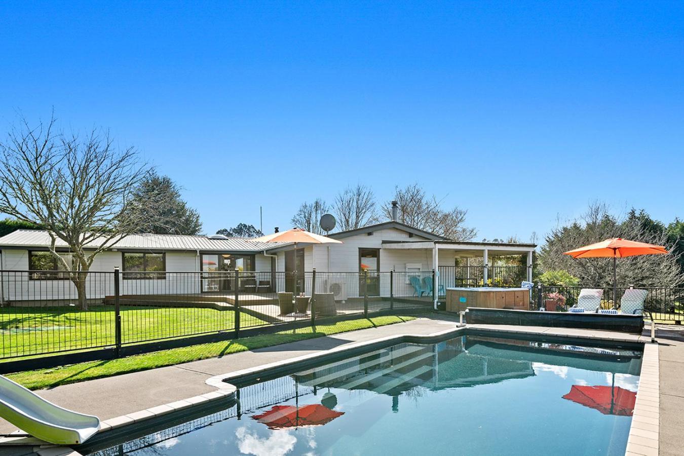 Mountviews Lodge Taupo Zewnętrze zdjęcie